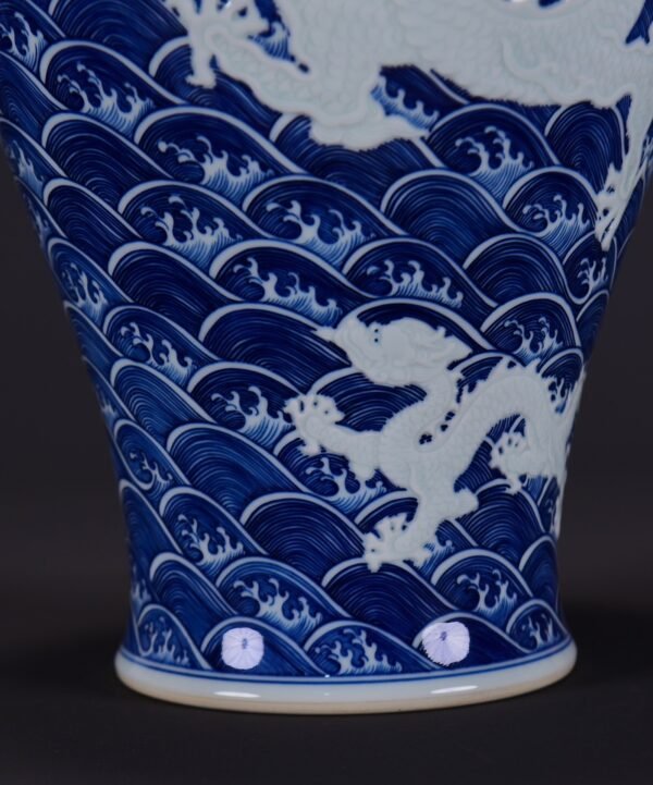 old collection of Qing Yongzheng blue and white sea water carving of a blue dragon - Image 5