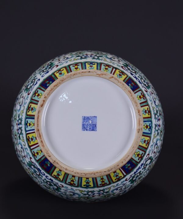 vase with double dragon ears and doucai Wanfu Qingshou from the Qianlong period of the Qing Dynasty - Image 9
