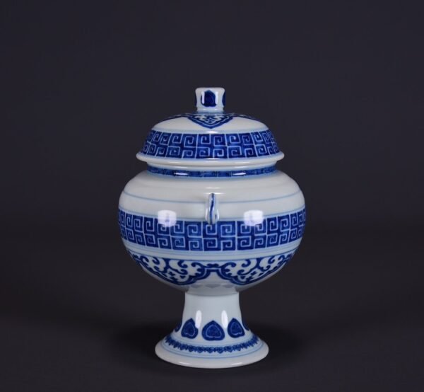 old collection of Qing Dynasty Qianlong blue and white beans with spiral patterns - Image 2