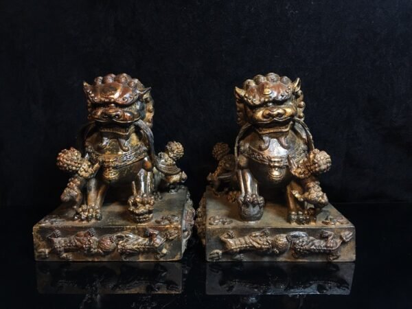Finely crafted pure copper mother and child lions, exquisite workmanship, patina, old-fashioned