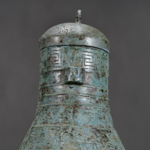Shang Dynasty bronze tripod big belly jar - Image 3