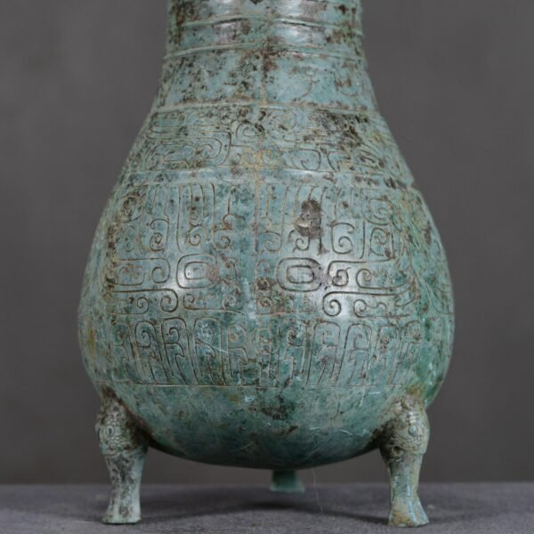 Shang Dynasty bronze tripod big belly jar - Image 4