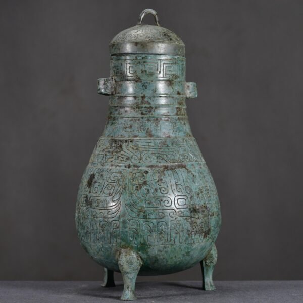 Shang Dynasty bronze tripod big belly jar