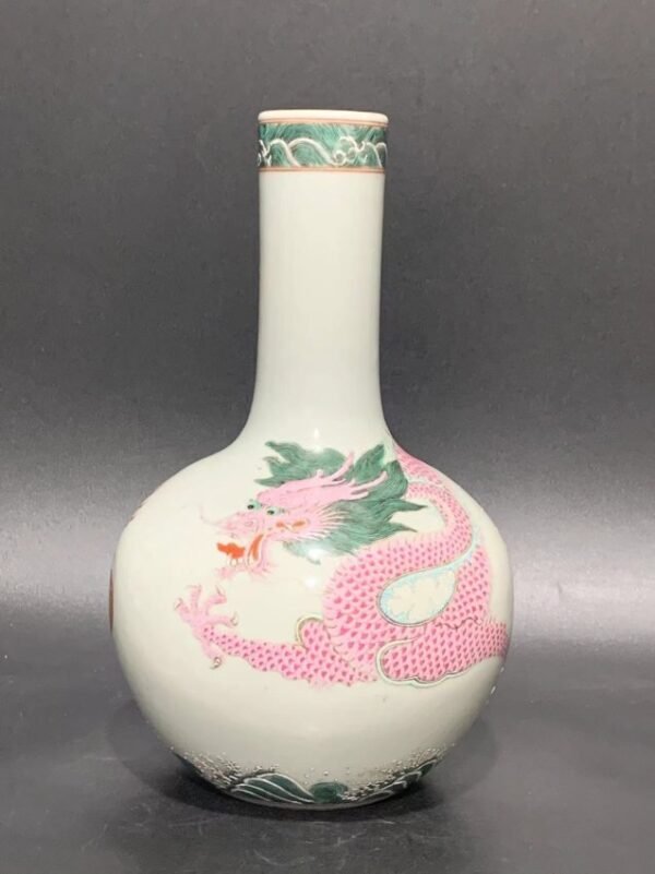 Qing Qianlong famille rose dragon pattern celestial sphere vase