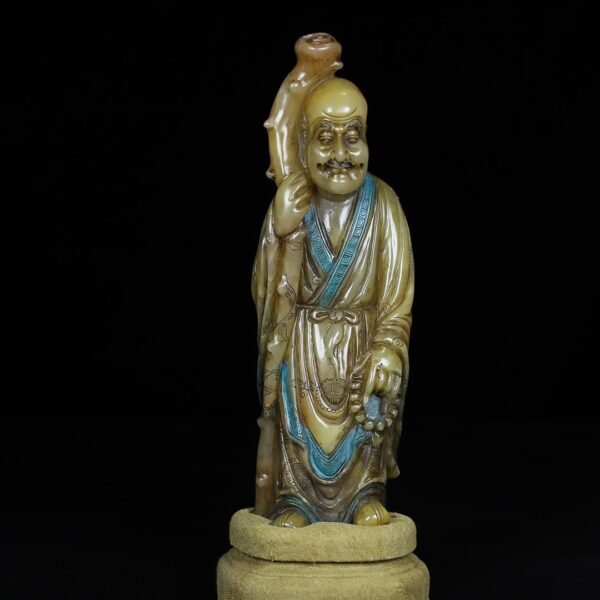 Old collection of wooden box Shoushan stone Arhat ornaments