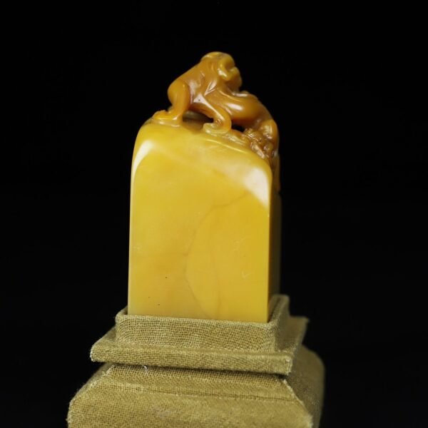 Old collection of wooden box Shoushan stone dragon button seal - Image 4