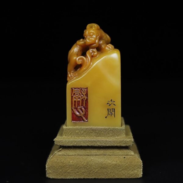 Old collection of wooden box Shoushan stone dragon button seal - Image 2