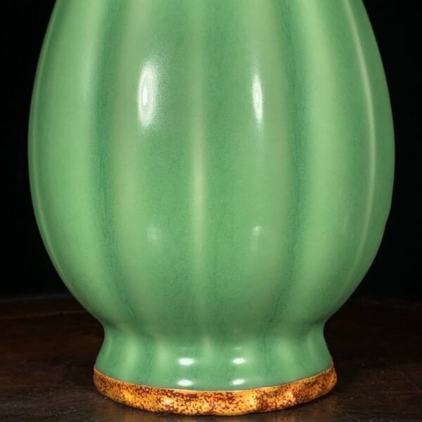 Song Longquan kiln plum green glaze flower mouth vase - Image 5