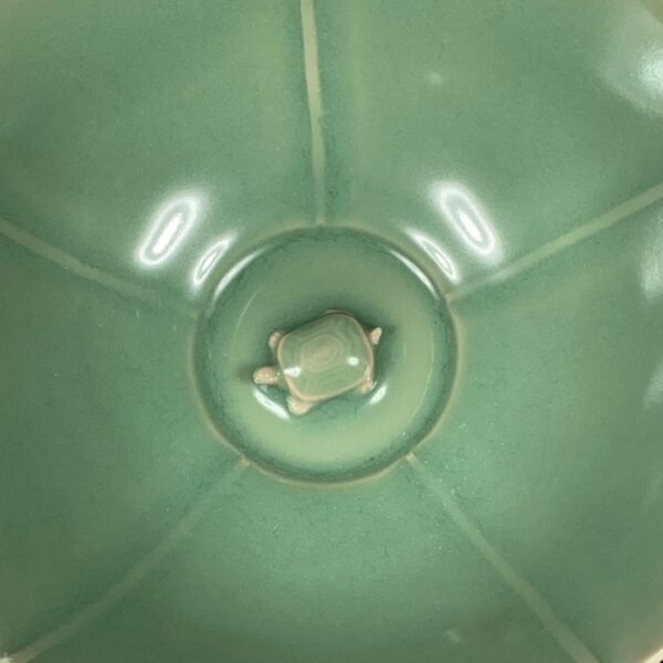 Song Dynasty Longquan Kiln plum green glaze sunflower-shaped bowl - Image 3