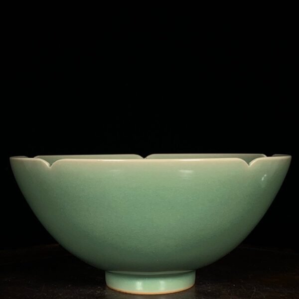 Song Dynasty Longquan Kiln plum green glaze sunflower-shaped bowl