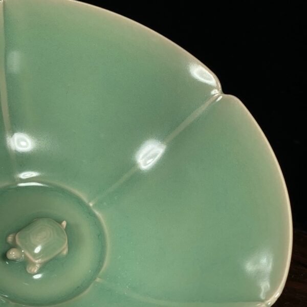 Song Dynasty Longquan Kiln plum green glaze sunflower-shaped bowl - Image 5