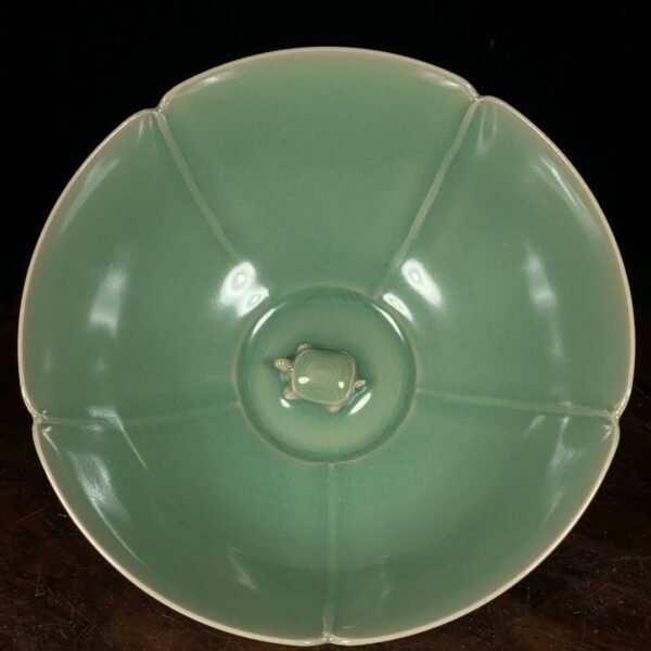 Song Dynasty Longquan Kiln plum green glaze sunflower-shaped bowl - Image 6