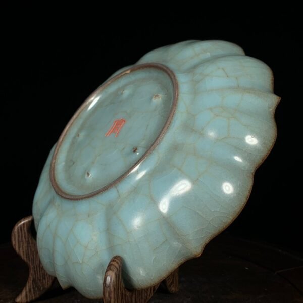 Song Dynasty official kiln carved figure pattern flower mouth washbasin - Image 3