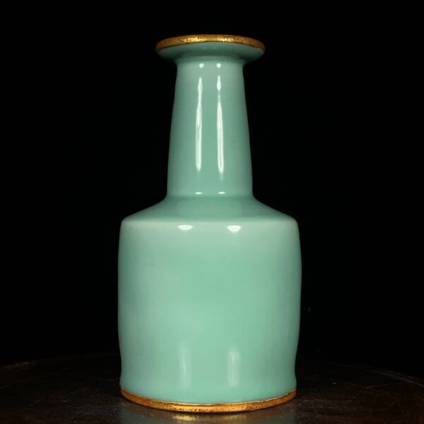Song Dynasty Longquan kiln powder green glaze paper hammer bottle