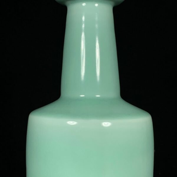 Song Dynasty Longquan kiln powder green glaze paper hammer bottle - Image 7