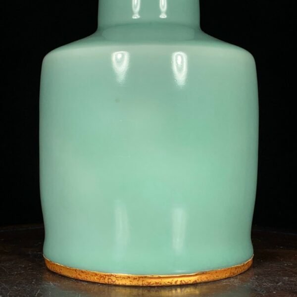 Song Dynasty Longquan kiln powder green glaze paper hammer bottle - Image 8