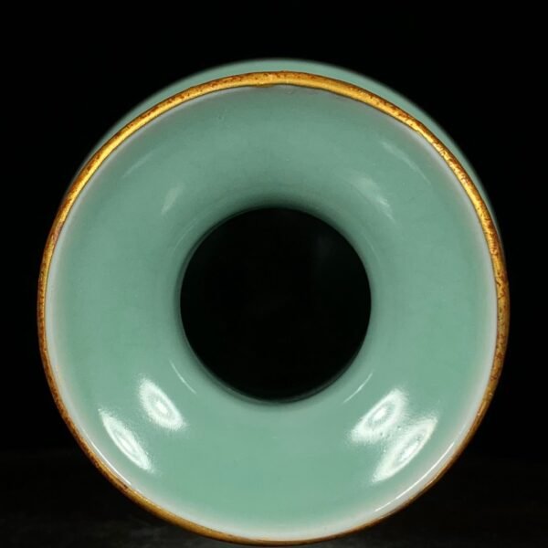 Song Dynasty Longquan kiln powder green glaze paper hammer bottle - Image 9