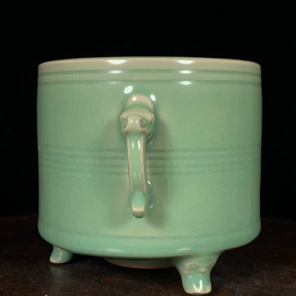 Song Dynasty Longquan Kiln plum green glaze animal button double-eared stove - Image 5