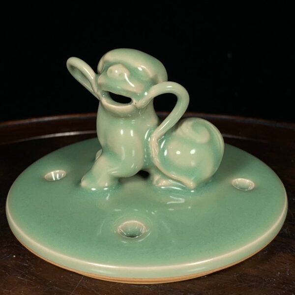 Song Dynasty Longquan Kiln plum green glaze animal button double-eared stove - Image 7