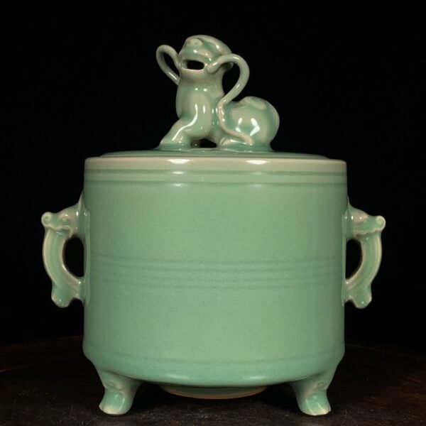 Song Dynasty Longquan Kiln plum green glaze animal button double-eared stove