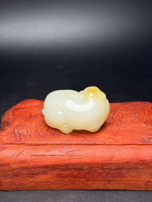 Hetian jade pendant elephant, auspicious, peaceful, exquisite and vivid shape - Image 3