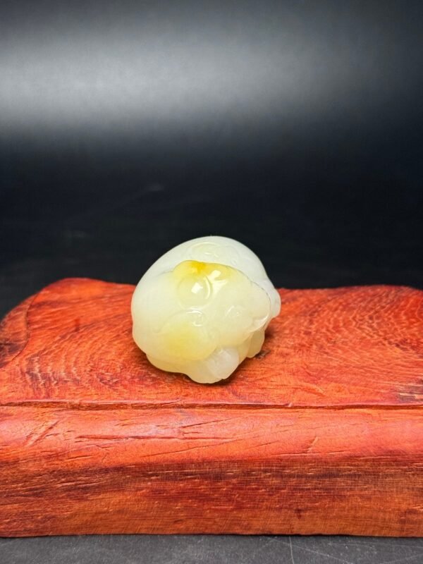 Hetian jade pendant elephant, auspicious, peaceful, exquisite and vivid shape - Image 7