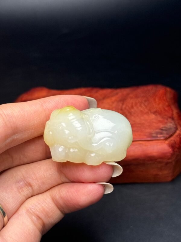 Hetian jade pendant elephant, auspicious, peaceful, exquisite and vivid shape - Image 8