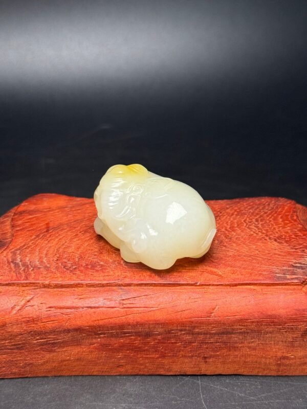 Hetian jade pendant elephant, auspicious, peaceful, exquisite and vivid shape - Image 9