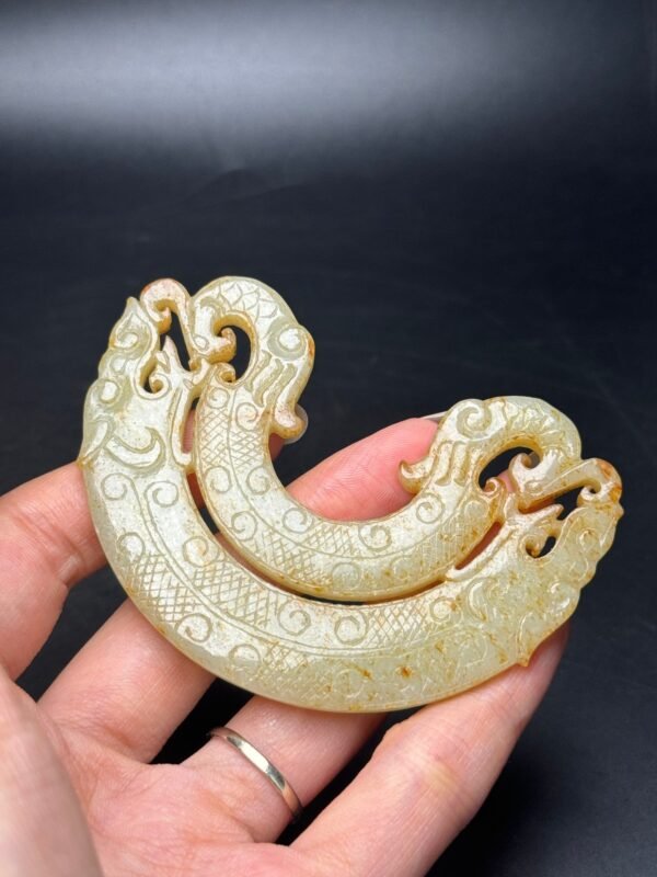Hetian jade jade pendant, double dragons protecting the owner, auspicious, exquisite shape