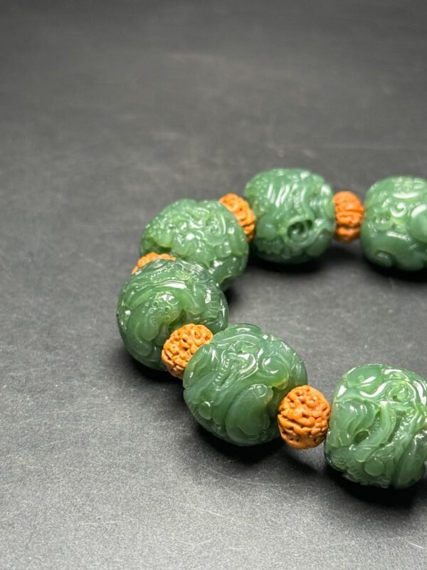 Hetian Jade Jade Bracelet, each bead is full, carved with dragon pattern, dragon
