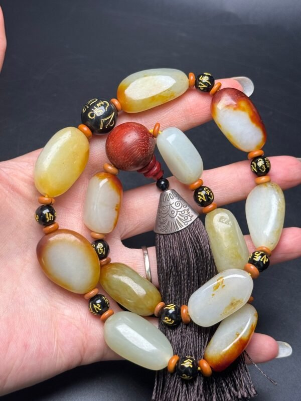 Hetian jade raw stone hand-held, 18 beads, full, warm jade, beautiful skin color