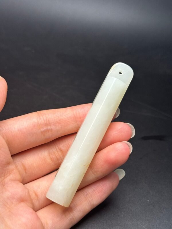 Hetian jade feather tube, exquisite shape, smooth inner wall, simple and elegant