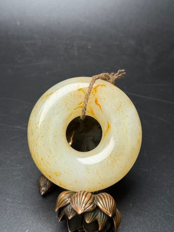 Hetian jade large peace buckle, safe and smooth, a happy life, full shape, smooth and delicate jade - Image 6