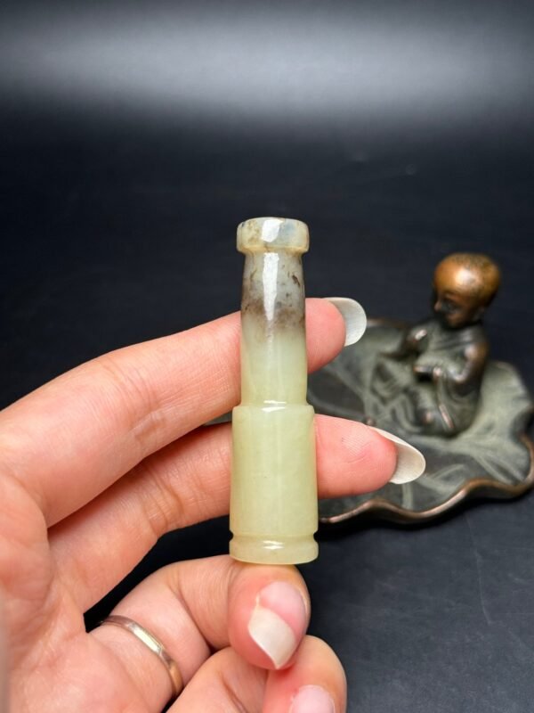 Hetian jade old cigarette holder, simple shape, smooth lines, warm jade