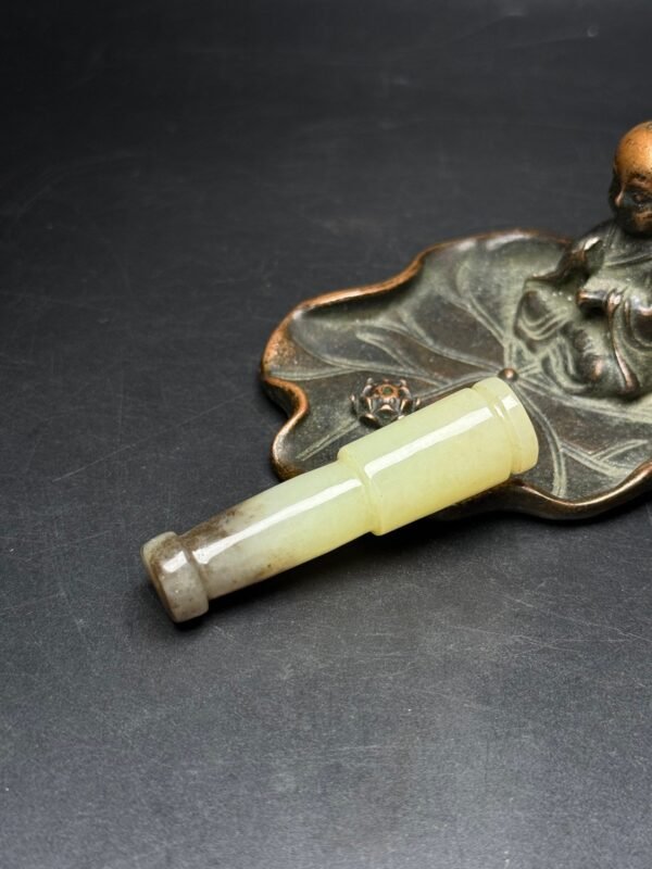 Hetian jade old cigarette holder, simple shape, smooth lines, warm jade - Image 3