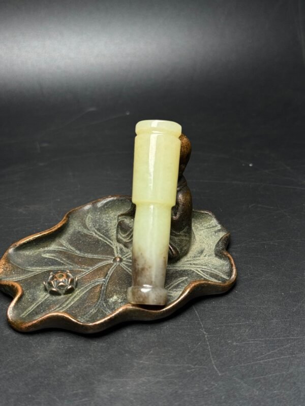 Hetian jade old cigarette holder, simple shape, smooth lines, warm jade - Image 4