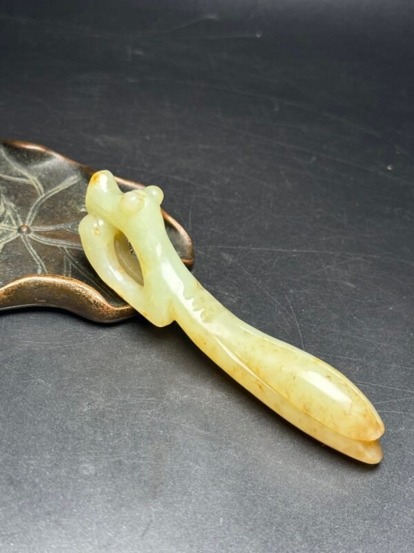 Hetian Jade Mantis Jade Piece, full of gold and jade, prosperous and developed, unique shape - Image 3