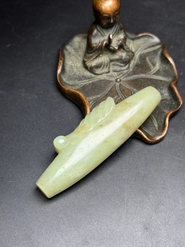 Hetian jade bridle, trumpet hole, carved jade cicada, rich and noble, exquisite shape