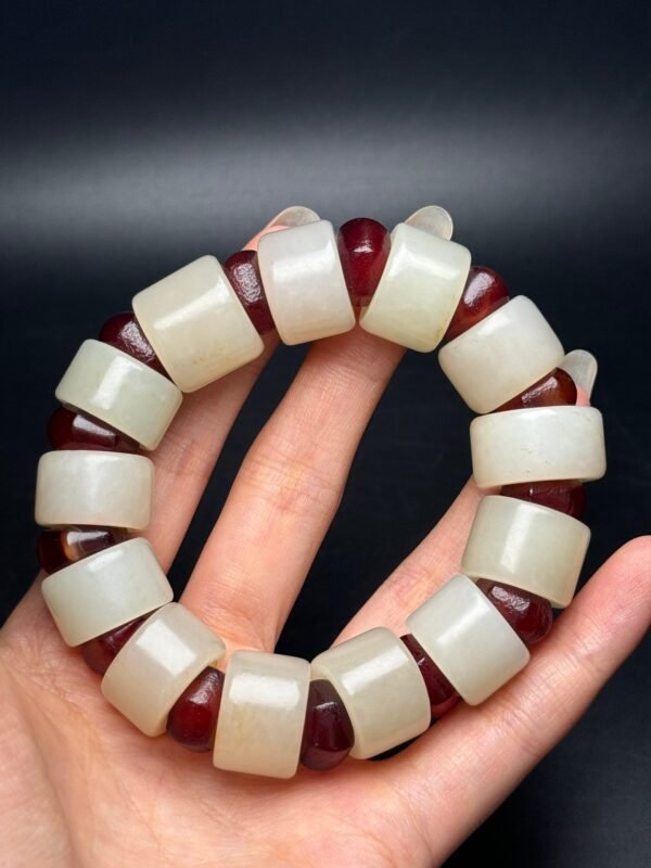 Hetian jade heart beads bracelet, each bead is full, the jade is warm