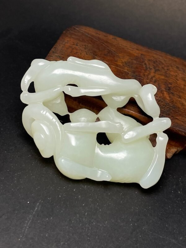 Hetian jade Ming and Qing dynasty jade pieces, prosperous dog, prosperous people - Image 2