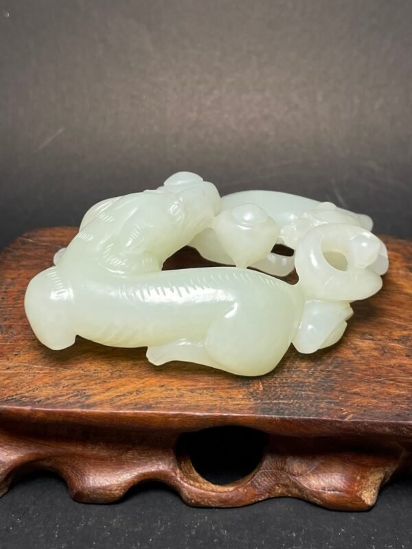 Hetian jade Ming and Qing dynasty jade pieces, prosperous dog, prosperous people - Image 4