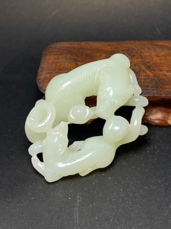 Hetian jade Ming and Qing dynasty jade pieces, prosperous dog, prosperous people - Image 5