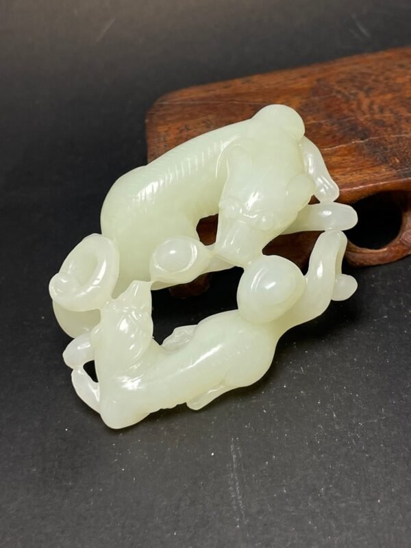 Hetian jade Ming and Qing dynasty jade pieces, prosperous dog, prosperous people - Image 9
