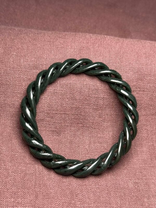 Hetian jade green jade twist bracelet, beautiful bracelet shape, smooth carving lines - Image 3