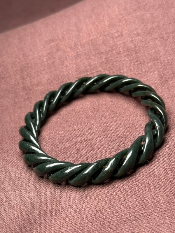 Hetian jade green jade twist bracelet, beautiful bracelet shape, smooth carving lines - Image 4