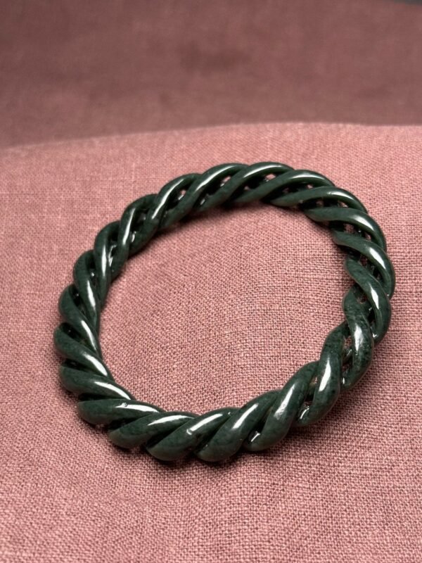 Hetian jade green jade twist bracelet, beautiful bracelet shape, smooth carving lines - Image 6