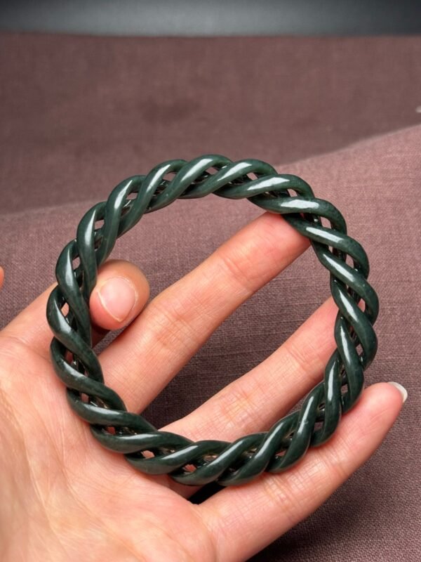 Hetian jade green jade twist bracelet, beautiful bracelet shape, smooth carving lines - Image 8