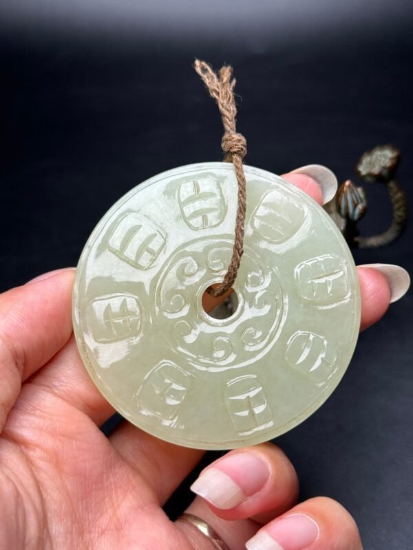 Hetian jade bi, rich in the world, auspicious, simple shape, experienced knife skills - Image 2