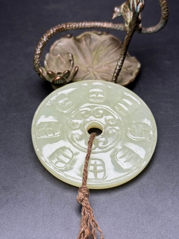 Hetian jade bi, rich in the world, auspicious, simple shape, experienced knife skills - Image 3