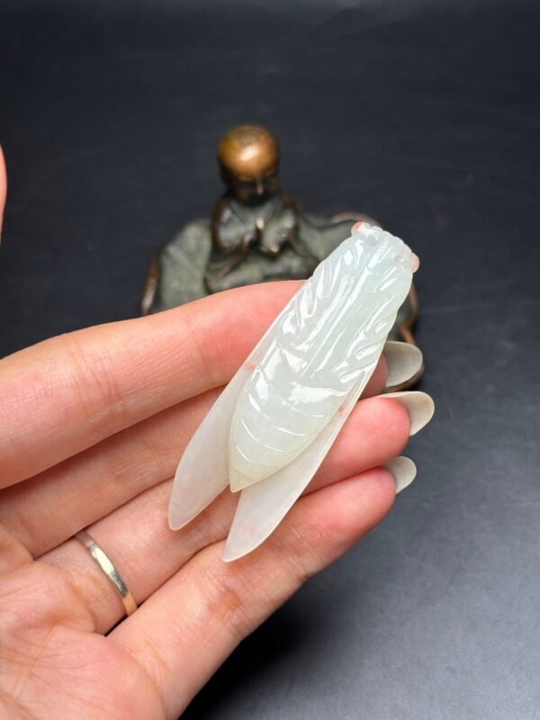 Hetian jade cicada, endless life, rich and noble, sharp knife skills, gold thread
